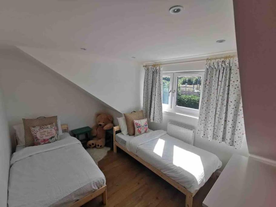 3 Bedroom Well Connected Family Home Free Parking Edimburgo Exterior foto